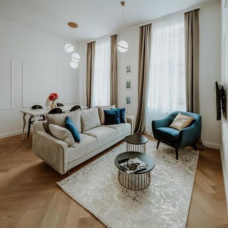 Lavilla Ösek Dış mekan fotoğraf